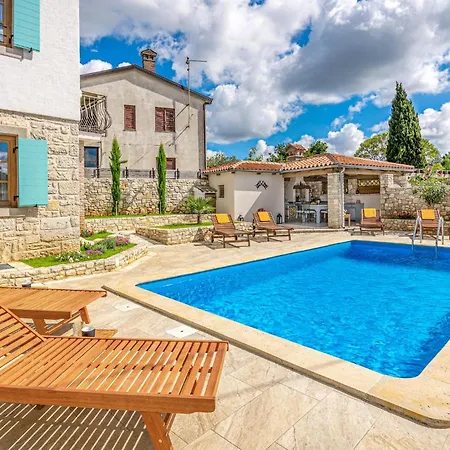 Casa Ivan بيت للعطل بوريتش